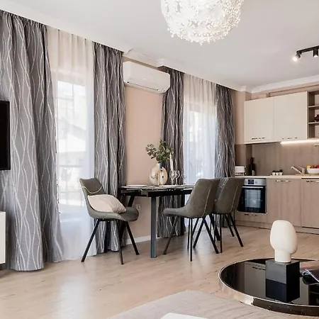 Апартамент Comfy Luxury Center