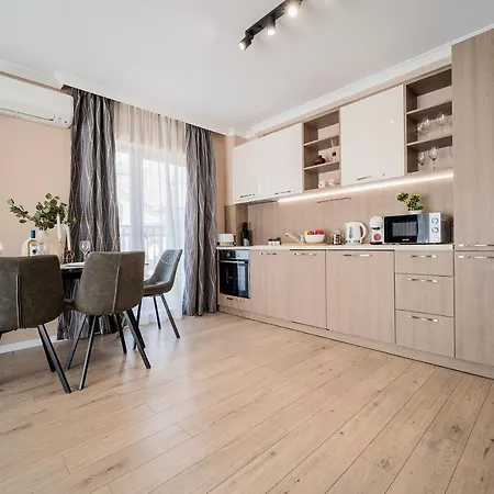 Comfy Luxury Center Варна