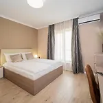 Comfy Luxury Center *