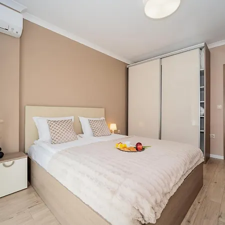 Comfy Luxury Center דירה וארנה